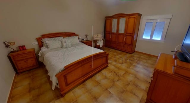 Chalet de 6 habitaciones en Caudete en venta con garaje - 249.000 € (Ref: 7529535)