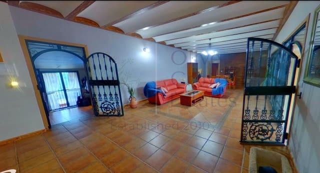 Chalet de 6 habitaciones en Caudete en venta con garaje - 249.000 € (Ref: 7529535)