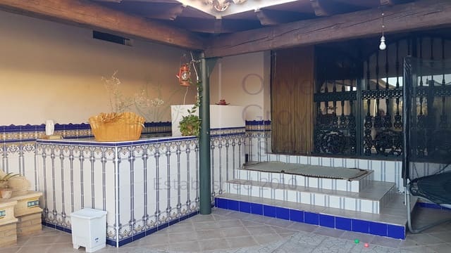 Chalet de 6 habitaciones en Caudete en venta con garaje - 249.000 € (Ref: 7529535)