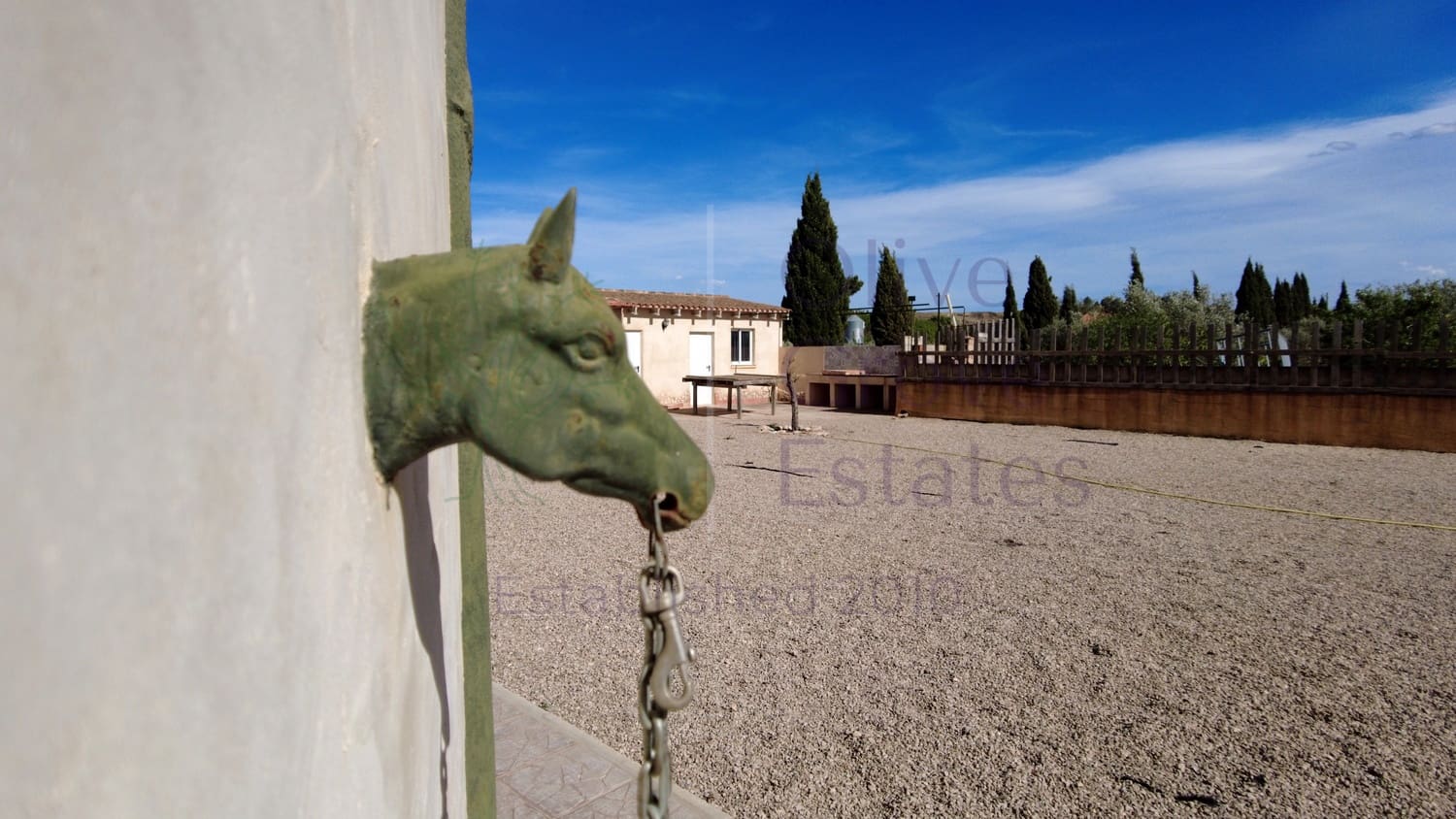 6 soveværelse Villa til salg i Caudete med garage - € 249.000 (Ref: 7529535)