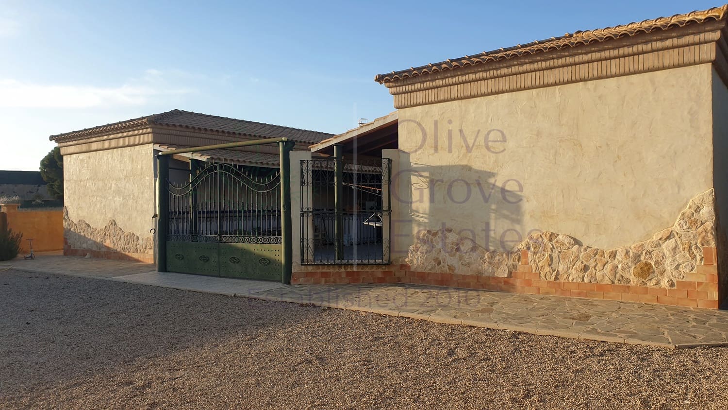 6 soveværelse Villa til salg i Caudete med garage - € 249.000 (Ref: 7529535)