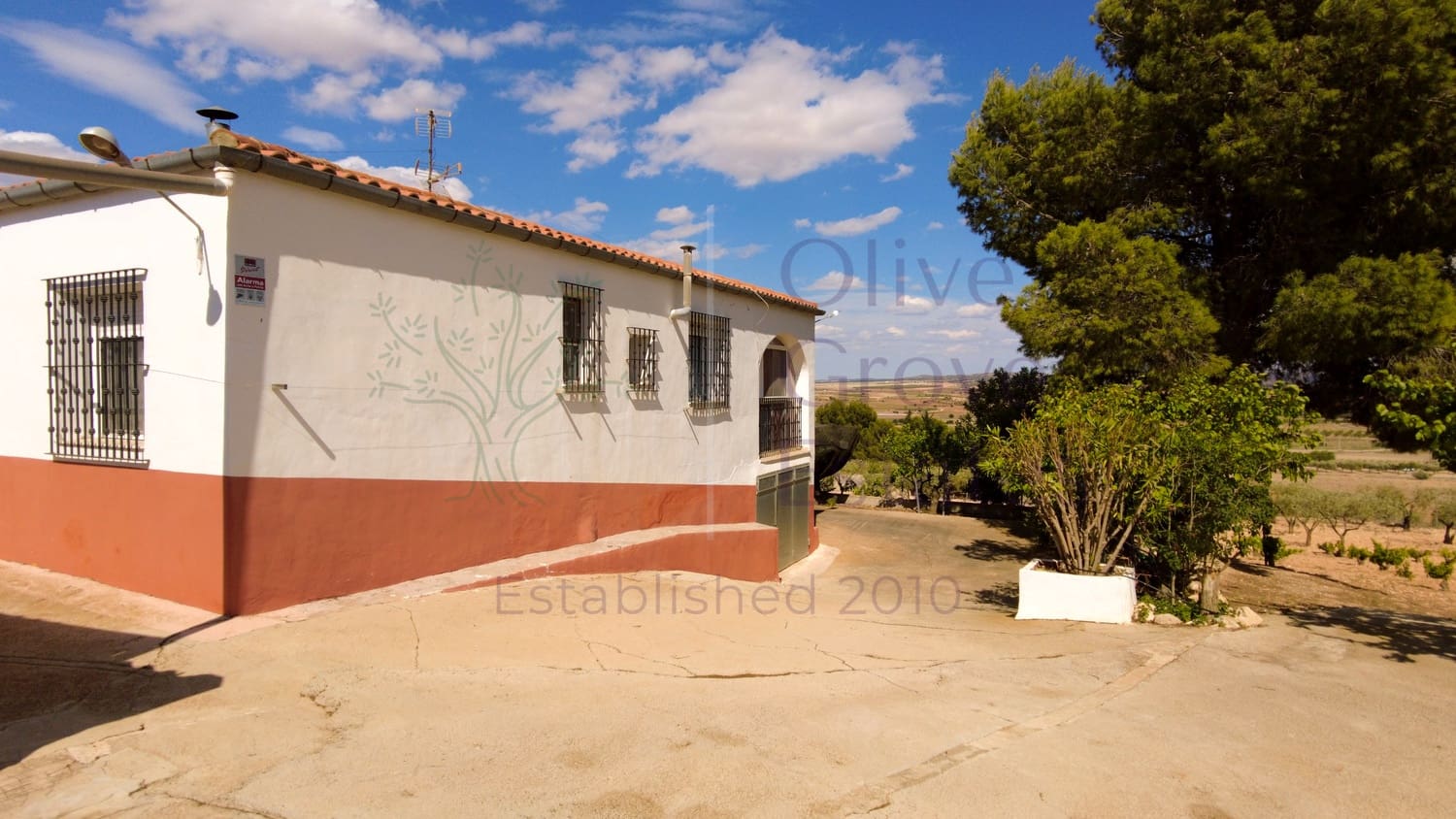 3 bedroom Villa for sale in Montealegre del Castillo with pool garage - € 209,995 (Ref: 7565323)