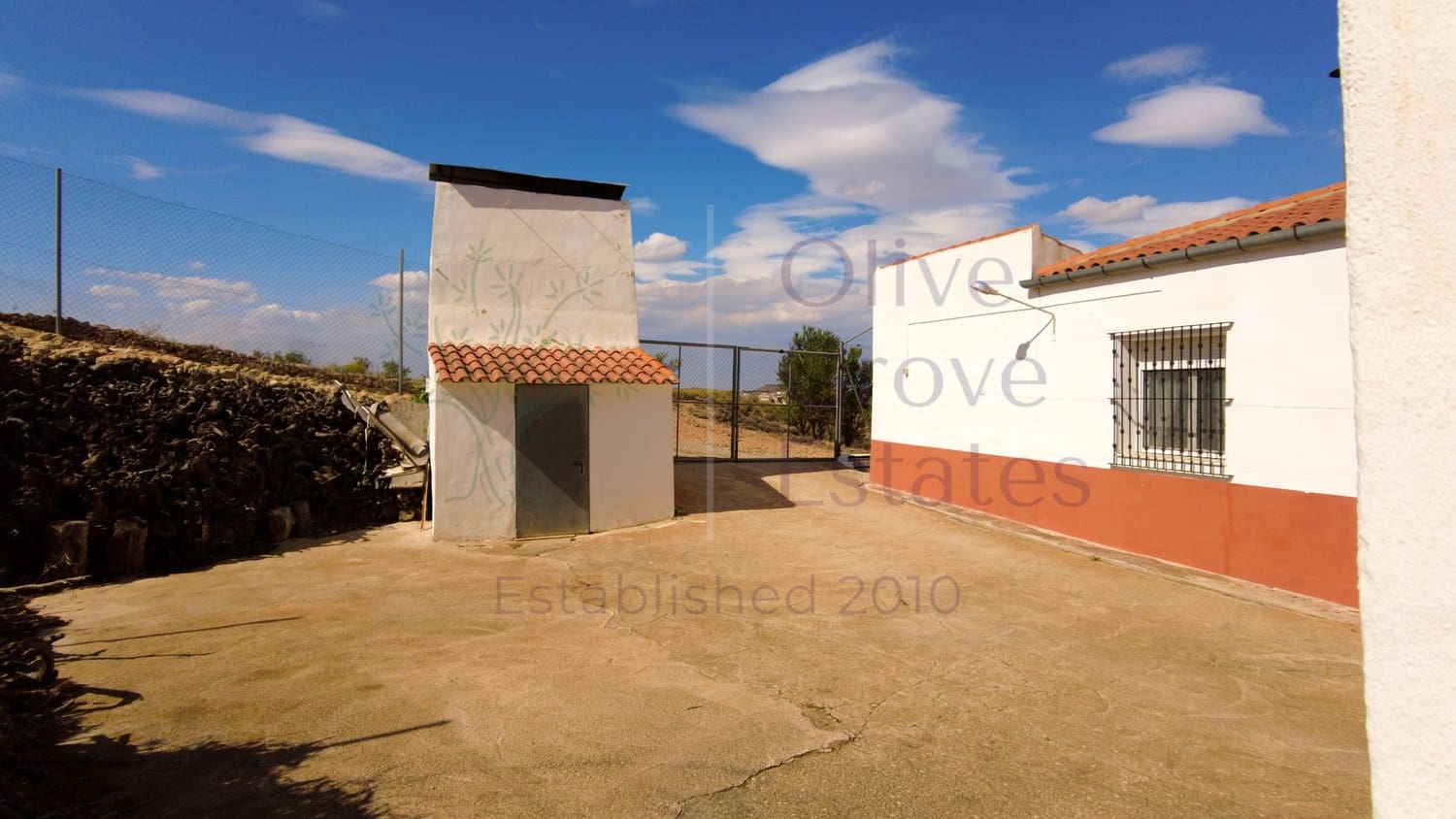 3 bedroom Villa for sale in Montealegre del Castillo with pool garage - € 209,995 (Ref: 7565323)
