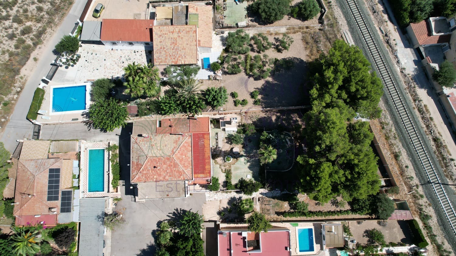 9 soverom Villa til salgs i Elda med svømmebasseng - € 299 995 (Ref: 7724828)