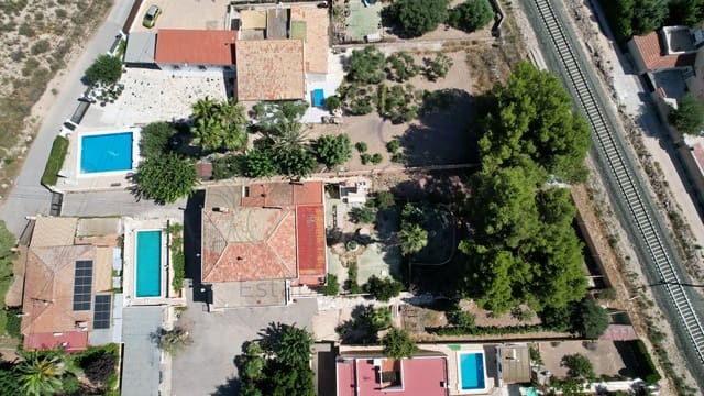 9 sovrum Villa till salu i Elda med pool - 299 995 € (Ref: 7724828)