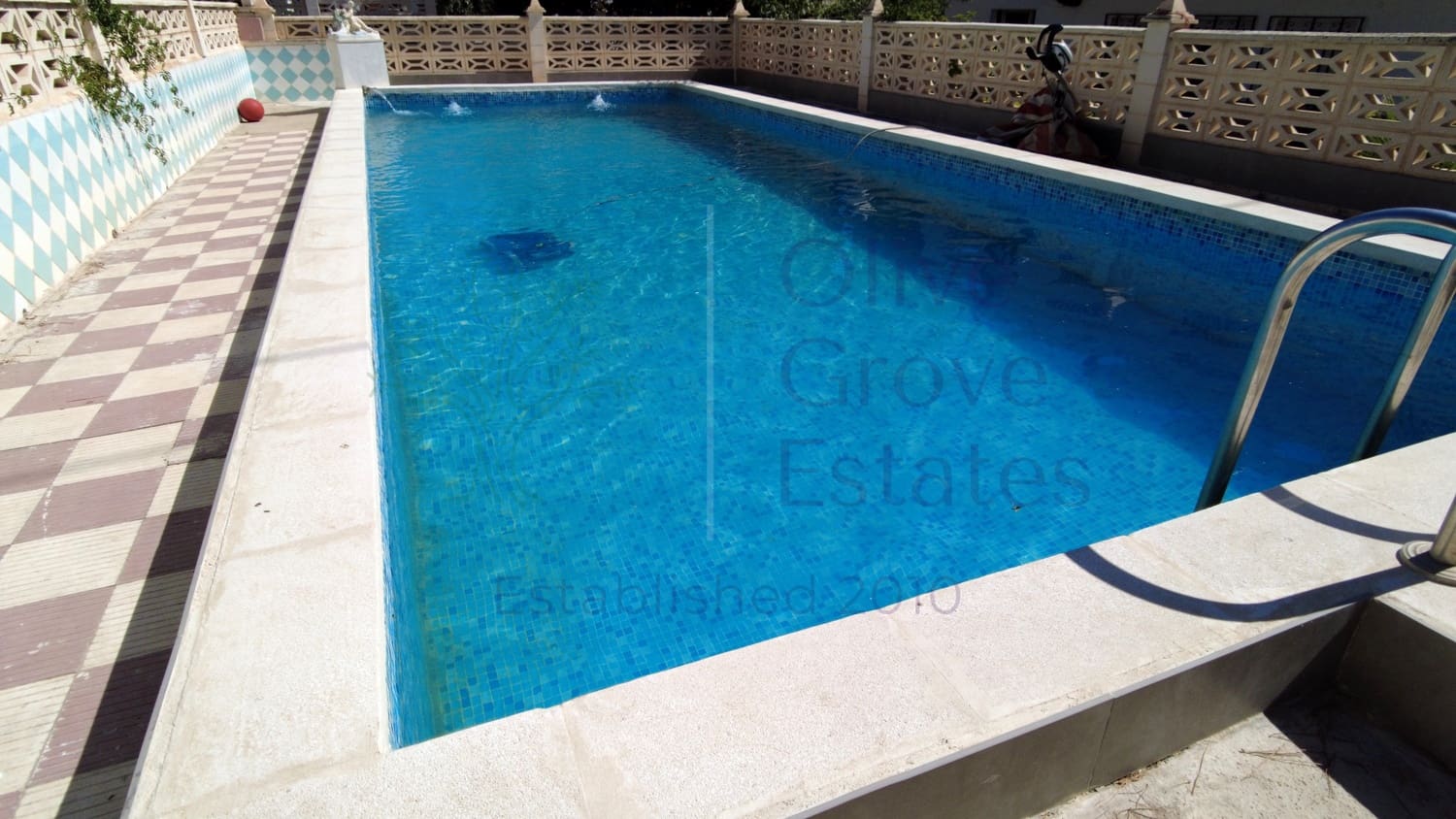 9 soverom Villa til salgs i Elda med svømmebasseng - € 299 995 (Ref: 7724828)