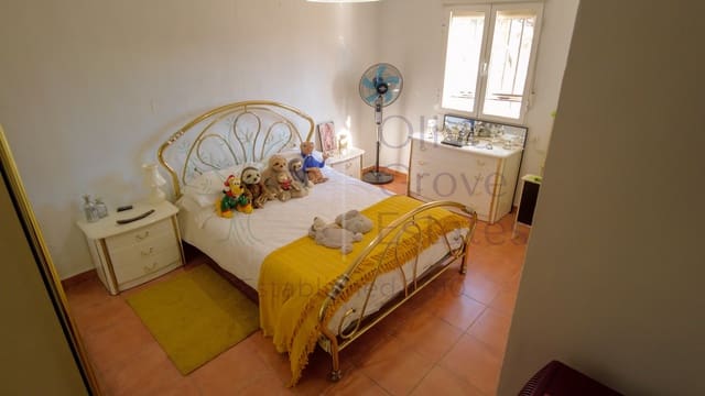 4 sovrum Villa till salu i Yecla med pool garage - 159 995 € (Ref: 7856573)