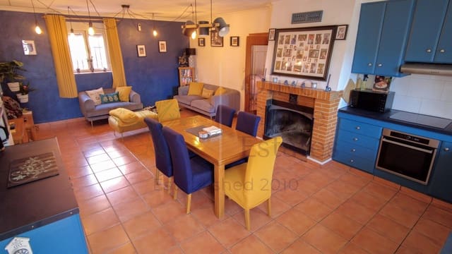 4 sovrum Villa till salu i Yecla med pool garage - 159 995 € (Ref: 7856573)