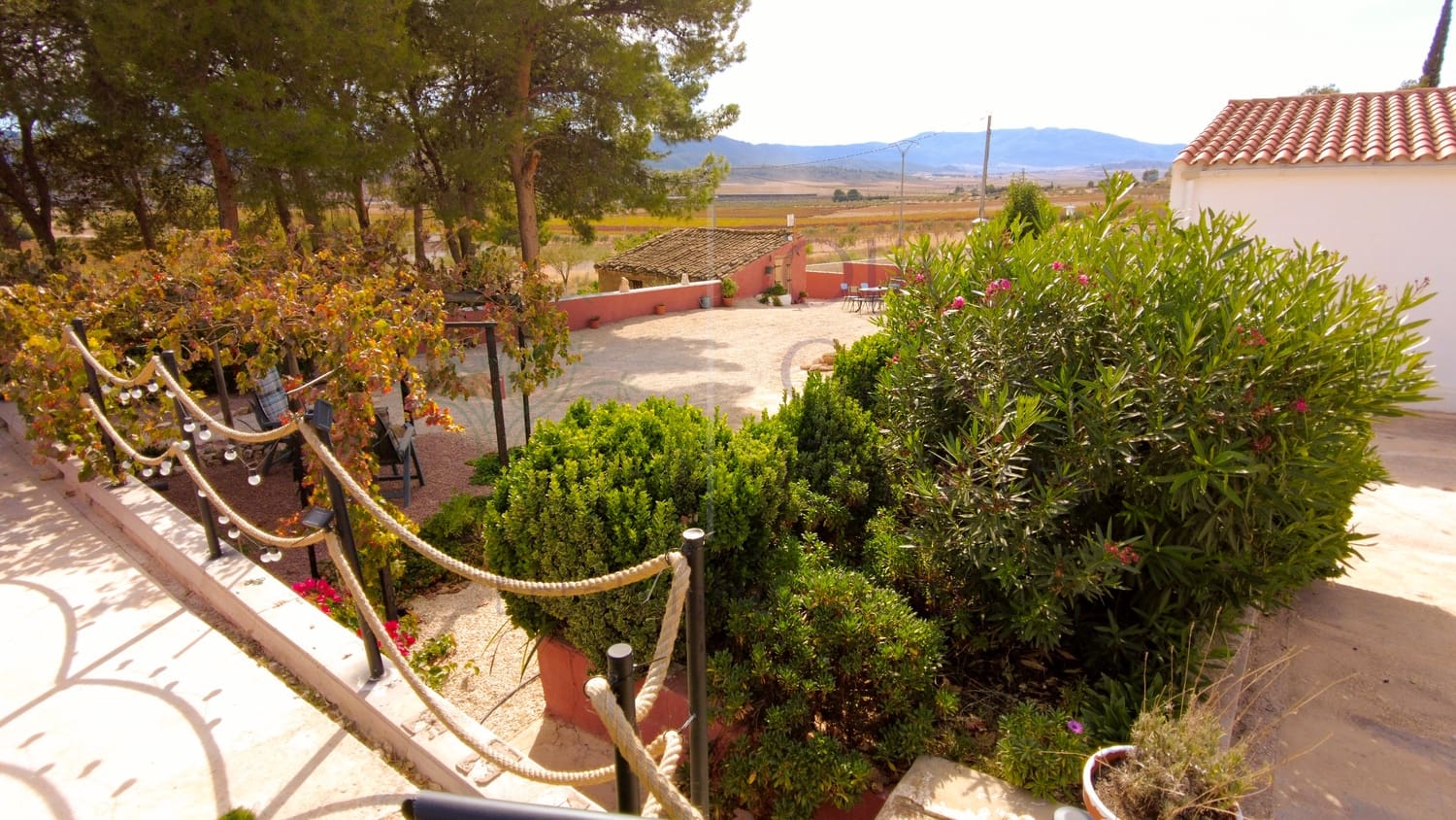 4 sovrum Villa till salu i Yecla med pool garage - 159 995 € (Ref: 7856573)