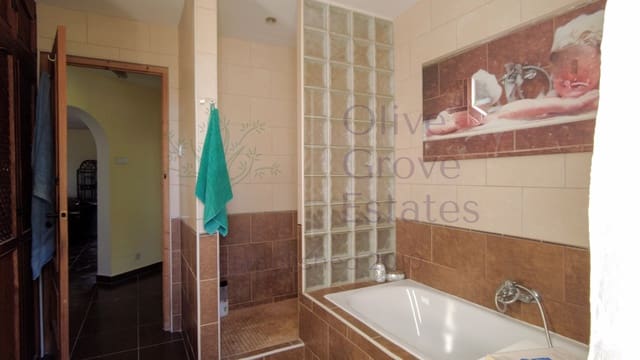 4 chambre Villa/Maison à vendre à Yecla avec piscine garage - 189 950 € (Ref: 7953532)