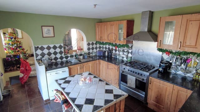 4 chambre Villa/Maison à vendre à Yecla avec piscine garage - 189 950 € (Ref: 7953532)