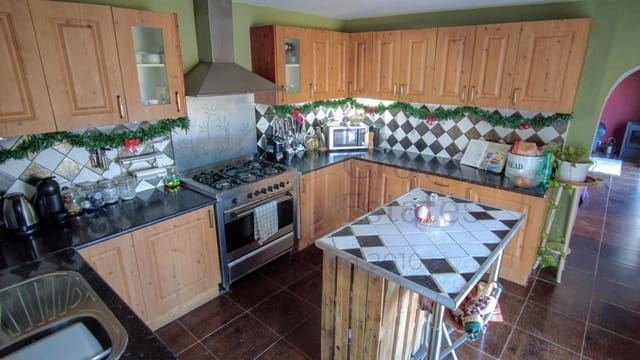 4 chambre Villa/Maison à vendre à Yecla avec piscine garage - 189 950 € (Ref: 7953532)