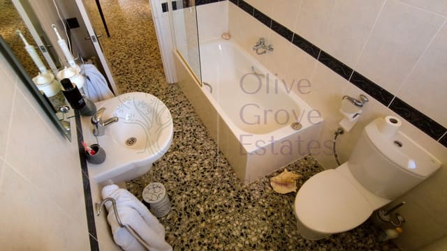 4 slaapkamer Villa te koop in Yecla - € 199.950 (Ref: 8295324)