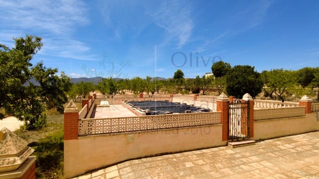 4 bedroom Villa for sale in Castalla with garage - € 349,950 (Ref: 8408753)