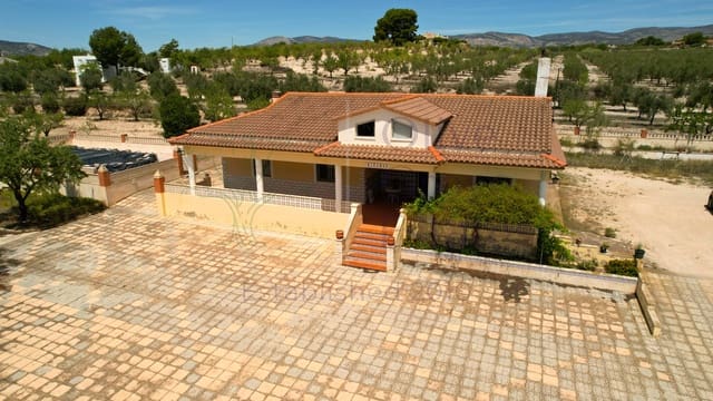 4 bedroom Villa for sale in Castalla with garage - € 349,950 (Ref: 8408753)