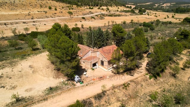 4 soveværelse Villa til salg i Almansa - € 219.000 (Ref: 8420875)