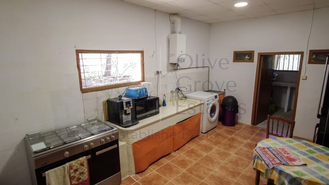 4 soveværelse Villa til salg i Almansa - € 179.950 (Ref: 8420875)