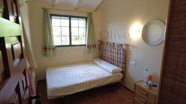 2 bedroom Villa for sale in Caudete with pool - € 159,950 (Ref: 8425590)