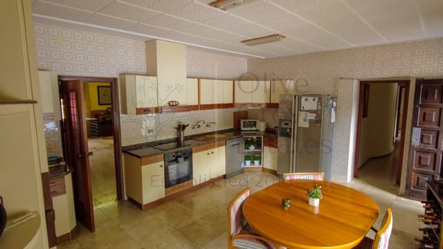 6 bedroom Villa for sale in Monóvar / Monóver with pool garage - € 449,950 (Ref: 8458981)