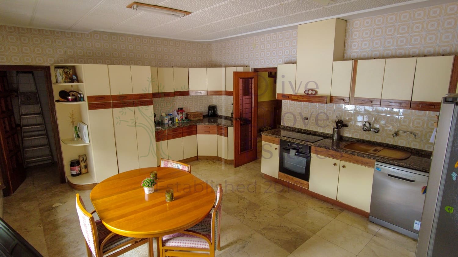 6 bedroom Villa for sale in Monovar / Monover with pool garage - € 449,950 (Ref: 8458981)