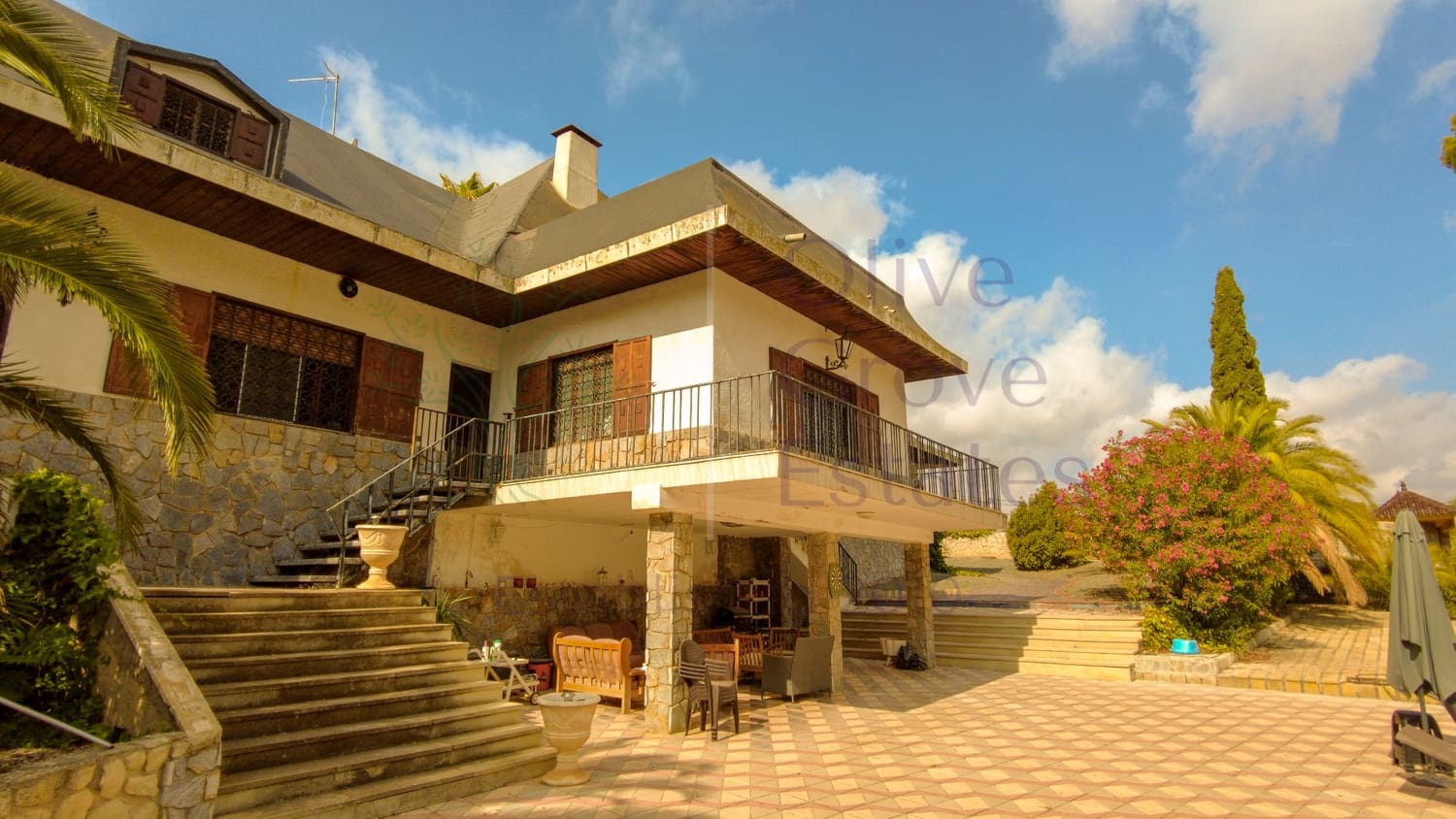 6 bedroom Villa for sale in Monovar / Monover with pool garage - € 449,950 (Ref: 8458981)