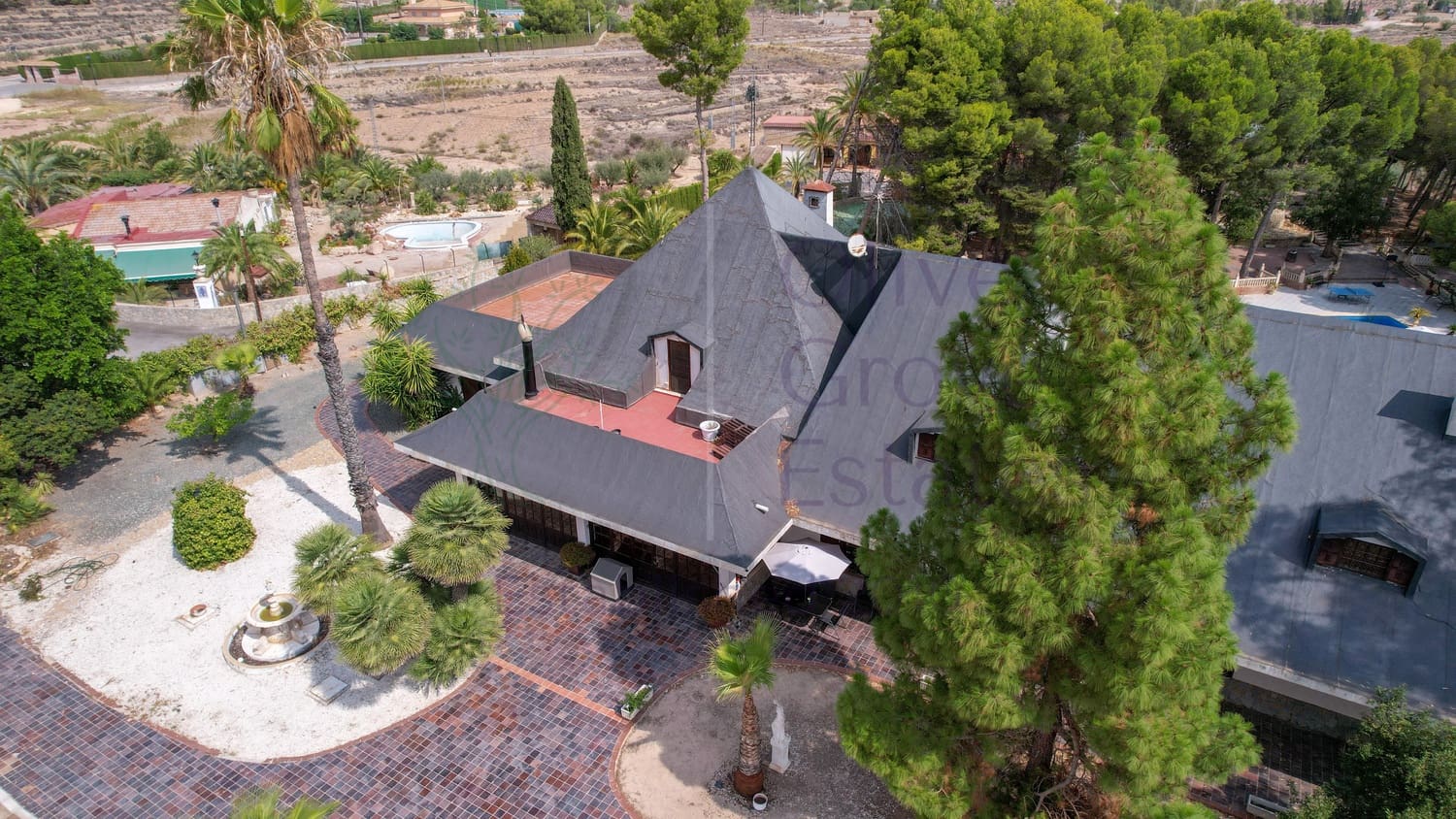 6 bedroom Villa for sale in Monovar / Monover with pool garage - € 449,950 (Ref: 8458981)