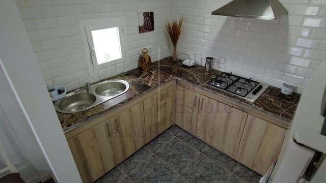 3 bedroom Villa for sale in Caudete with pool garage - € 165,000 (Ref: 8506850)