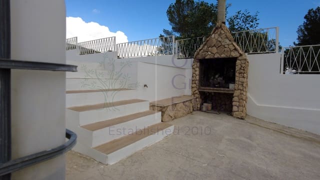 3 bedroom Villa for sale in Caudete with pool garage - € 165,000 (Ref: 8506850)