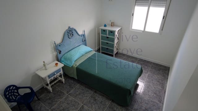 3 bedroom Villa for sale in Caudete with pool garage - € 165,000 (Ref: 8506850)