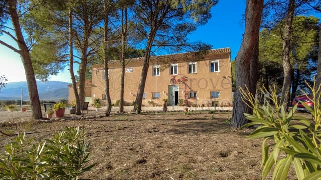 6 bedroom Townhouse for sale in Caudete - € 449,950 (Ref: 8669572)