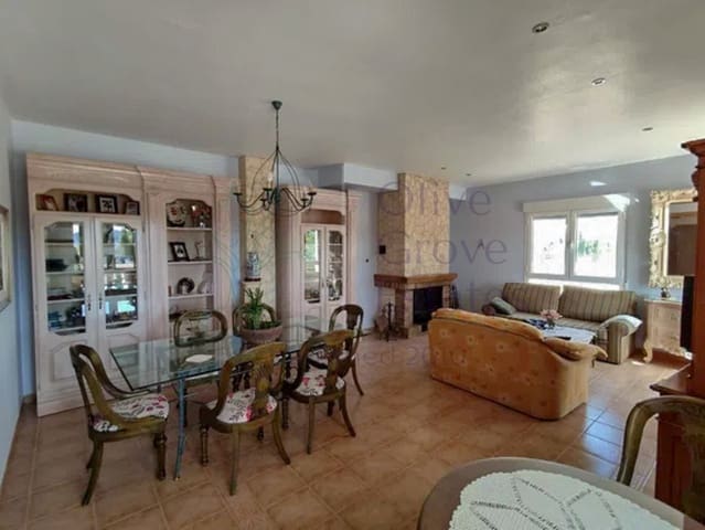 5 slaapkamer Villa te koop in Yecla met zwembad - € 359.950 (Ref: 8746207)