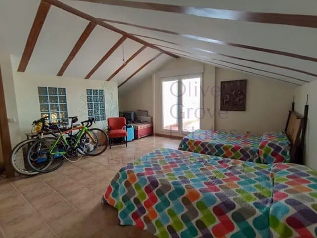 5 slaapkamer Villa te koop in Yecla met zwembad - € 359.950 (Ref: 8746207)