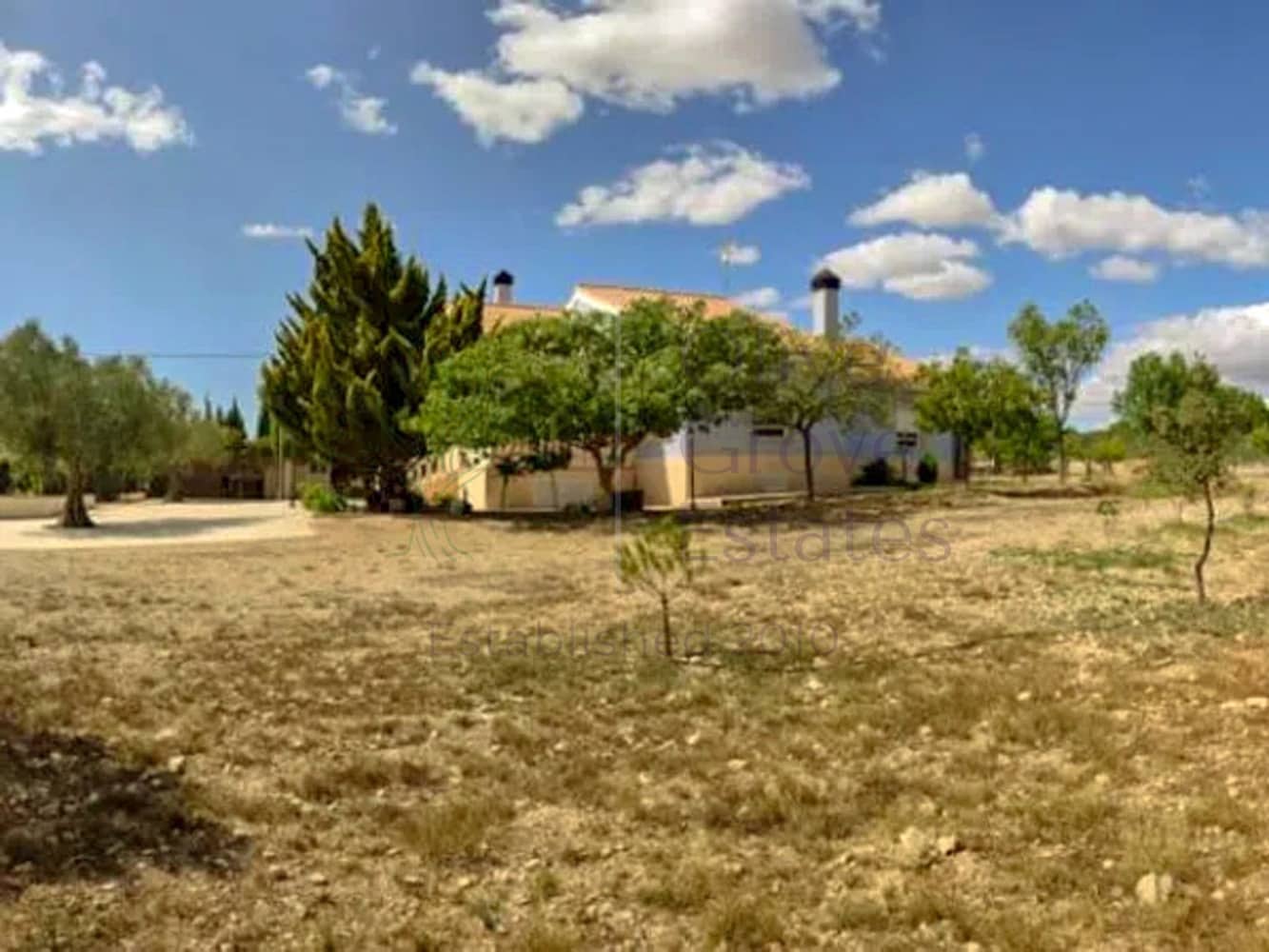 5 bedroom Villa for sale in Yecla with pool - € 359,950 (Ref: 8746207)