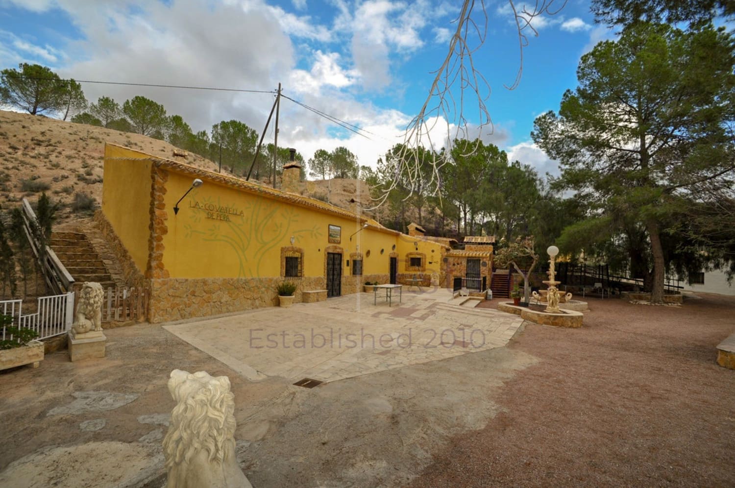 4 soveværelse Hulehus til salg i Pinoso - € 188.500 (Ref: 8828895)