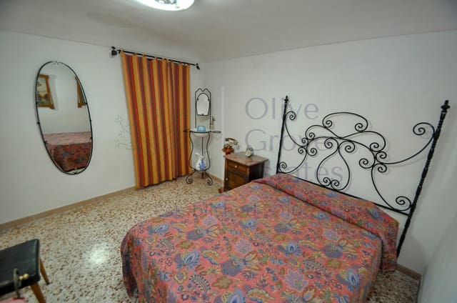 4 bedroom Cave House for sale in Pinoso - € 188,500 (Ref: 8828895)