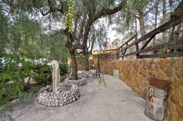 4 bedroom Cave House for sale in Pinoso - € 188,500 (Ref: 8828895)