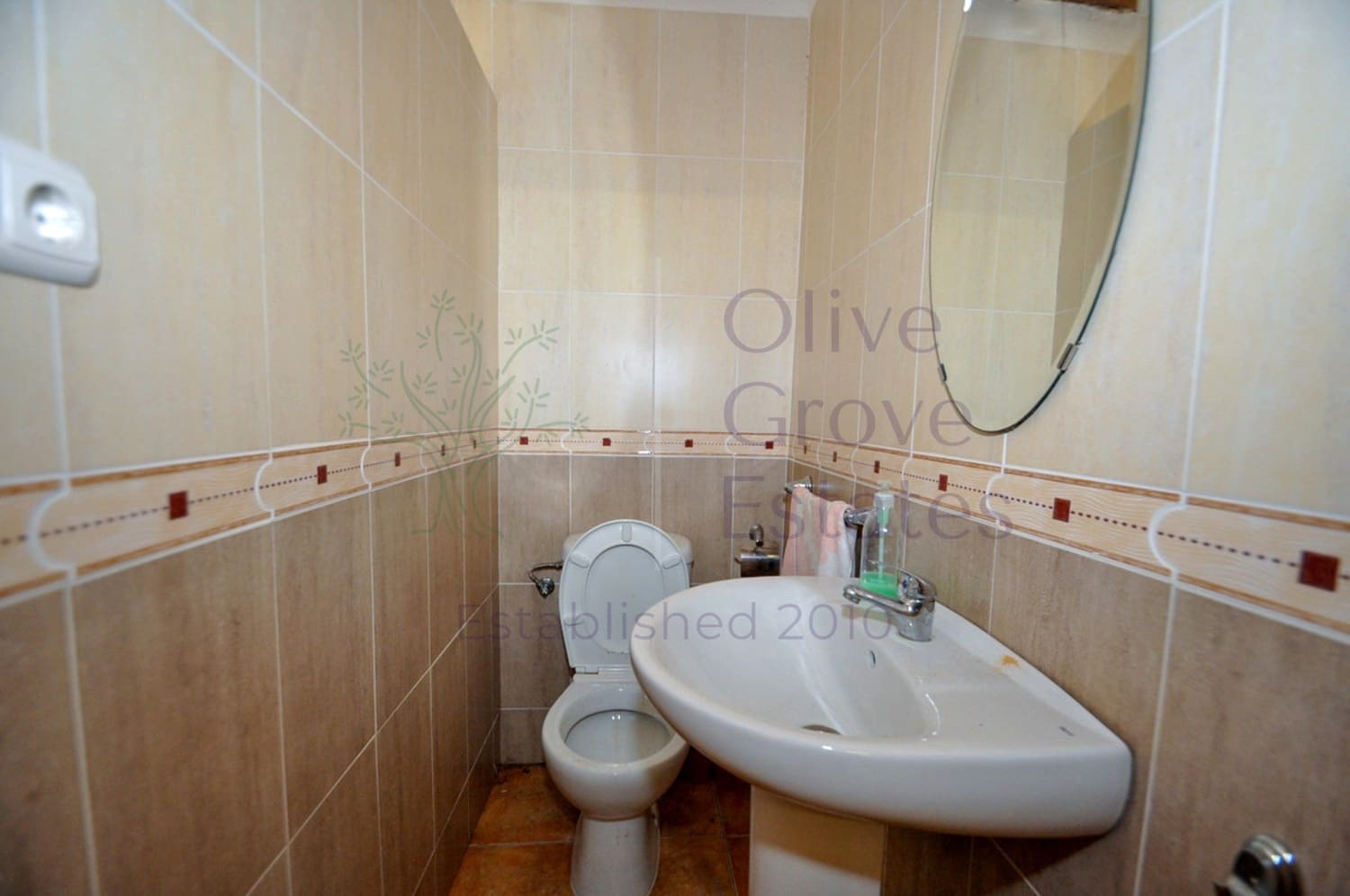 8 bedroom Villa for sale in Pinoso - € 199,950 (Ref: 8828897)