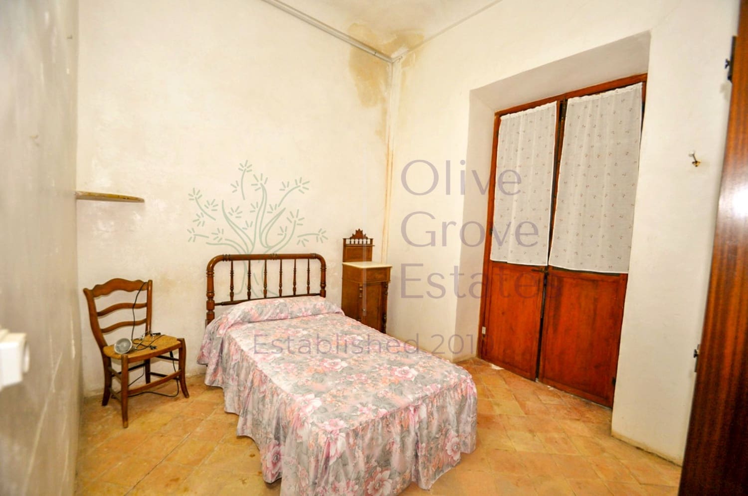 8 bedroom Villa for sale in Pinoso - € 199,950 (Ref: 8828897)