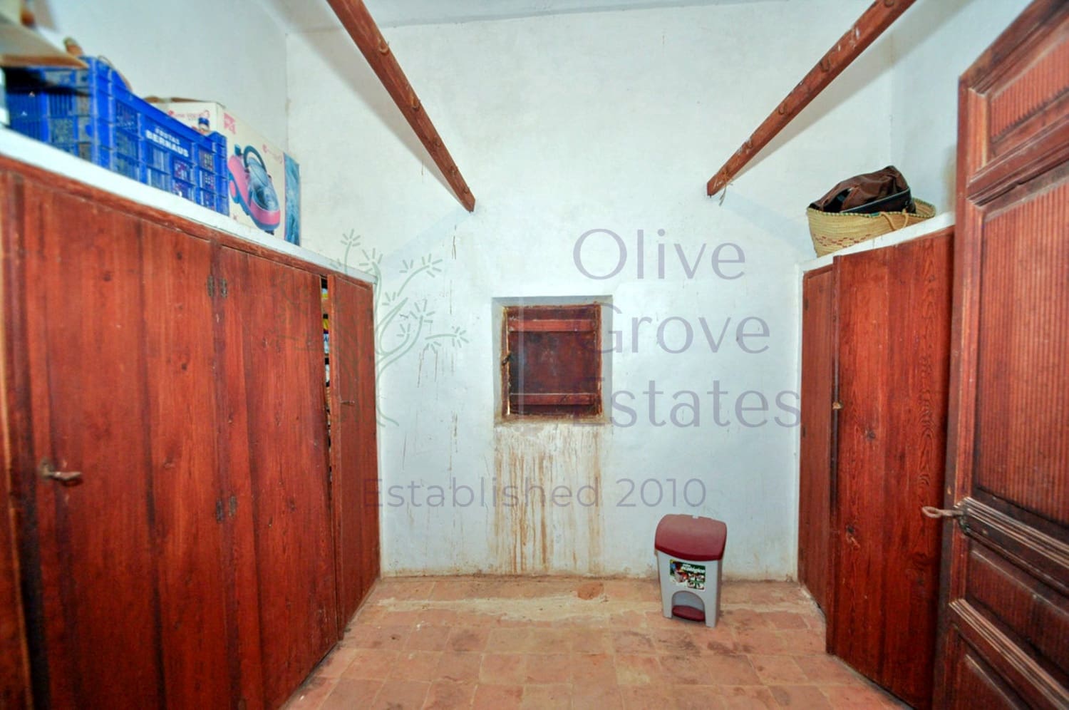 8 bedroom Villa for sale in Pinoso - € 199,950 (Ref: 8828897)