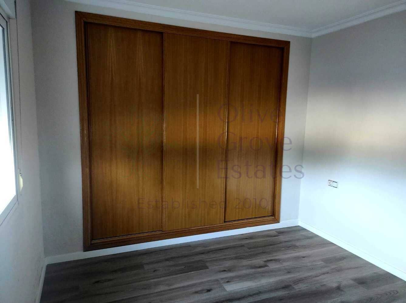 6 sypialnia Willa na sprzedaż w Sax z basenem - 459 000 € (Ref: 8838054)