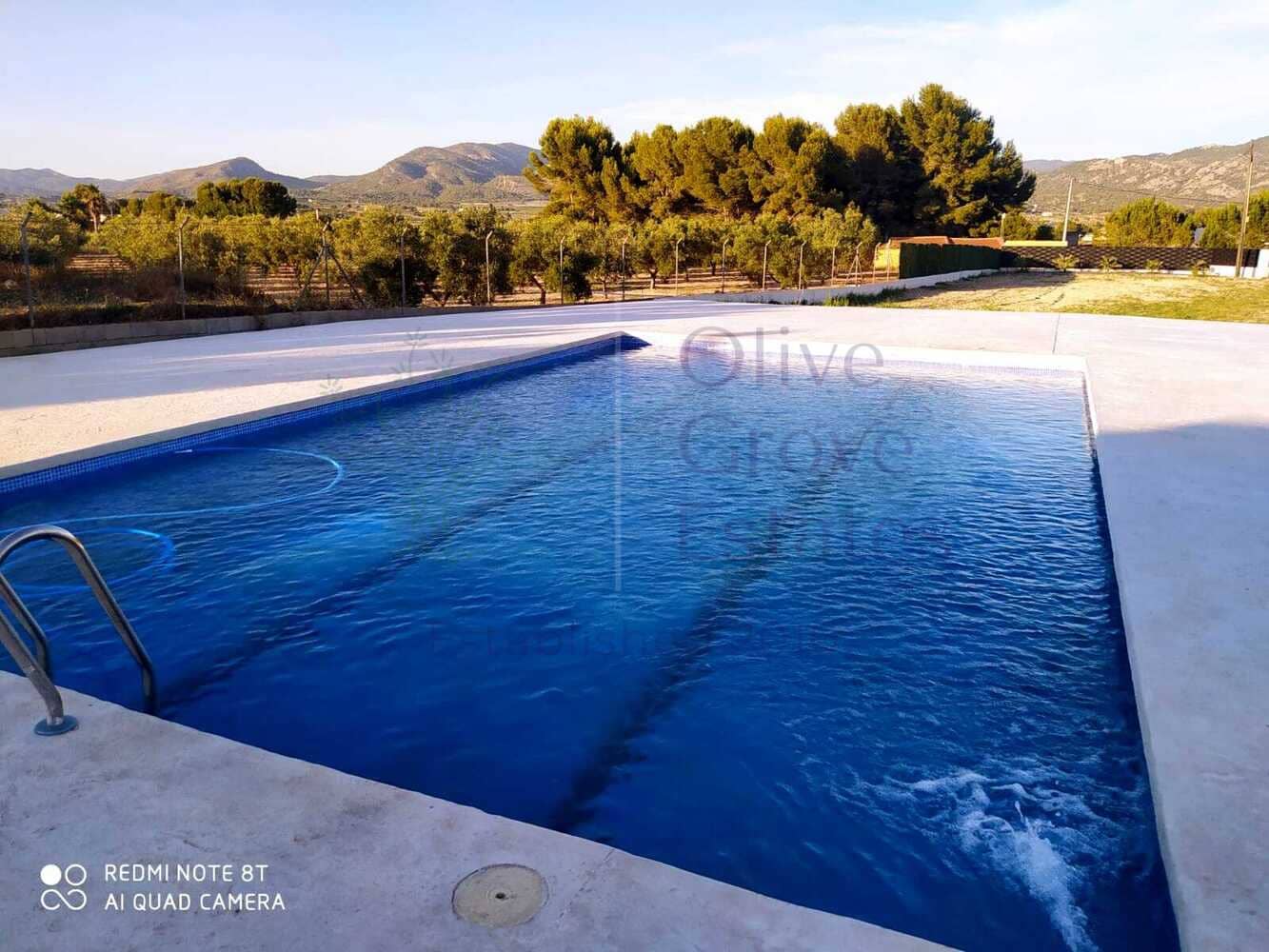 6 sypialnia Willa na sprzedaż w Sax z basenem - 459 000 € (Ref: 8838054)