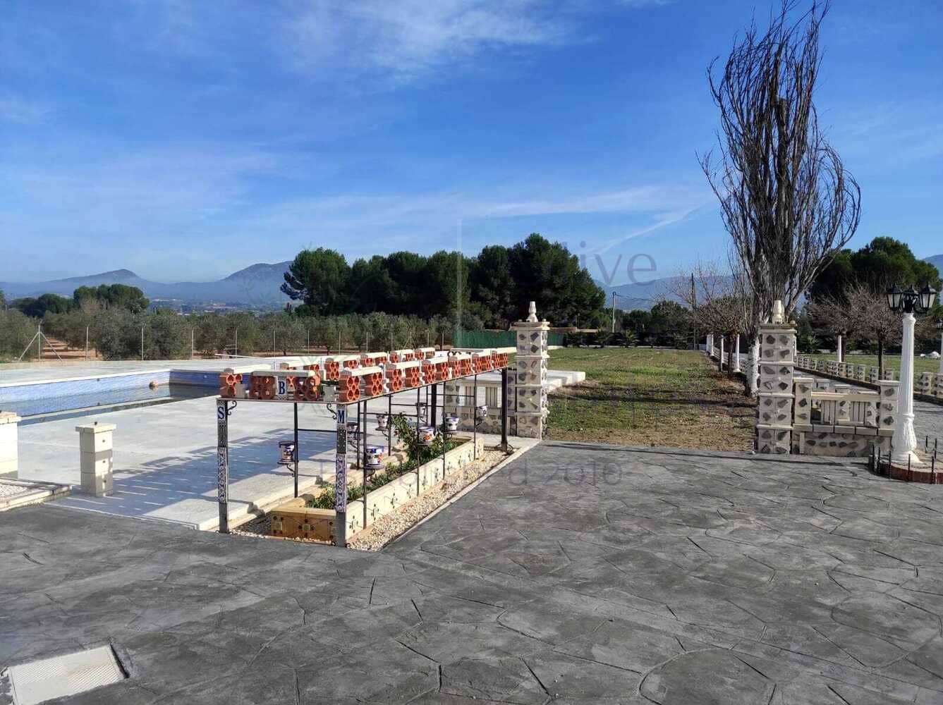 6 sypialnia Willa na sprzedaż w Sax z basenem - 459 000 € (Ref: 8838054)