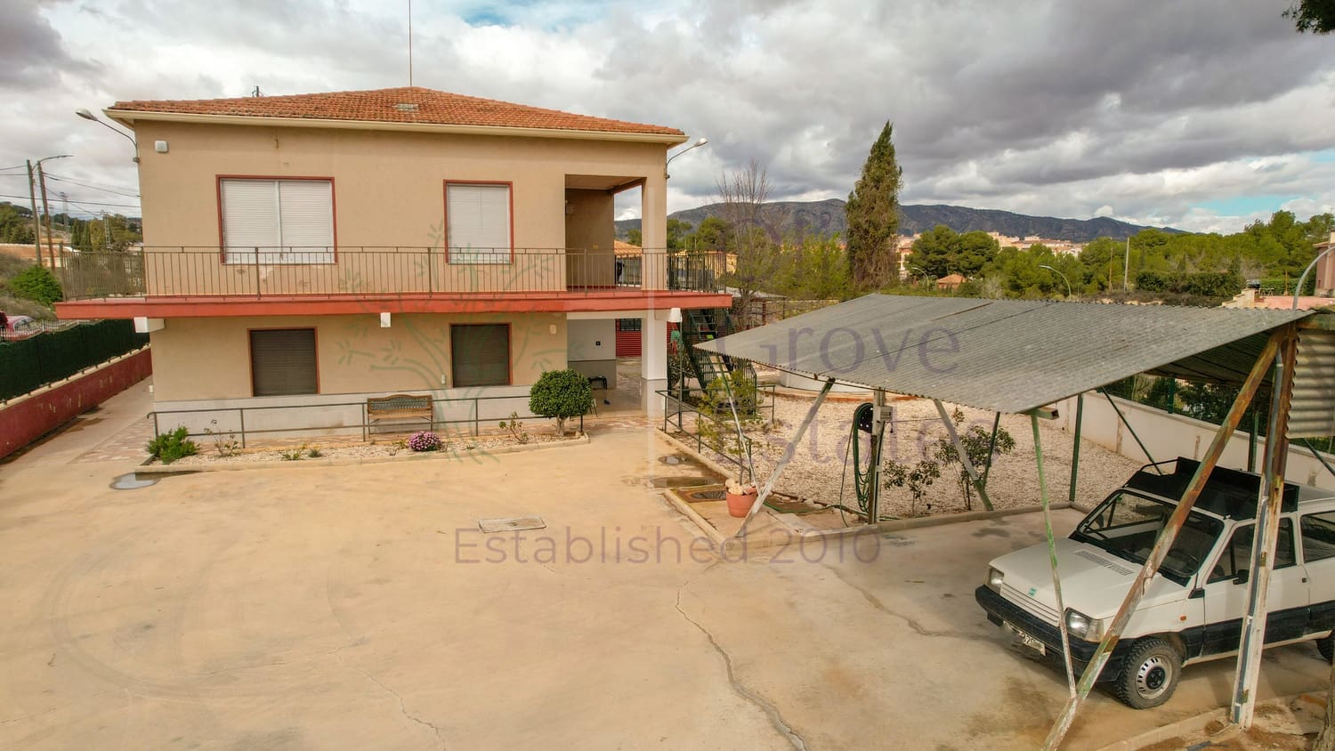 6 bedroom Villa for sale in Monovar / Monover - € 259,950 (Ref: 8840287)