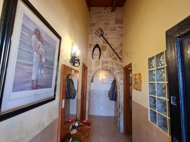 4 bedroom Villa for sale in Pinoso - € 219,950 (Ref: 8844089)