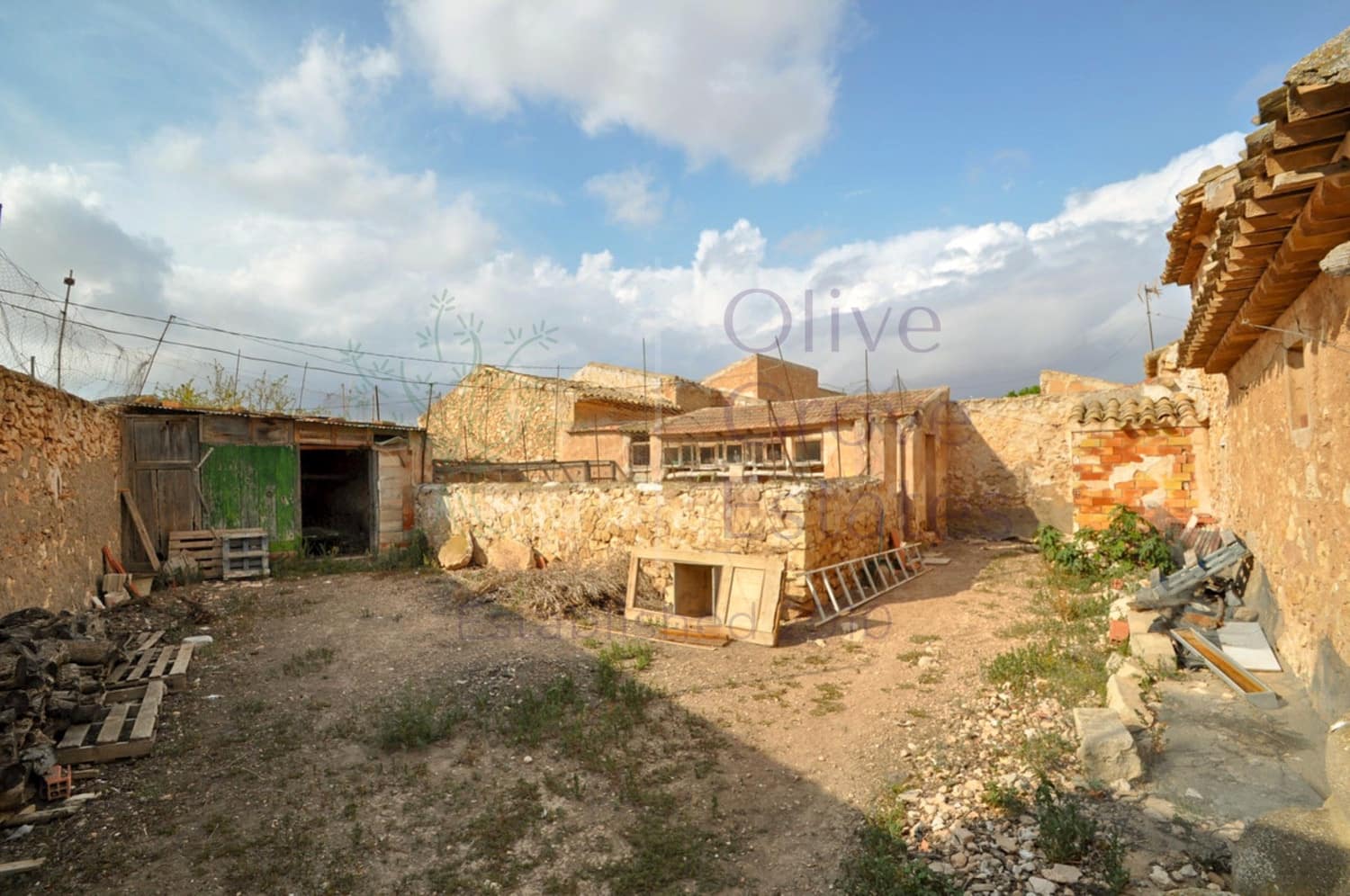 4 bedroom Finca/Country House for sale in Pinoso - € 85,950 (Ref: 8853300)