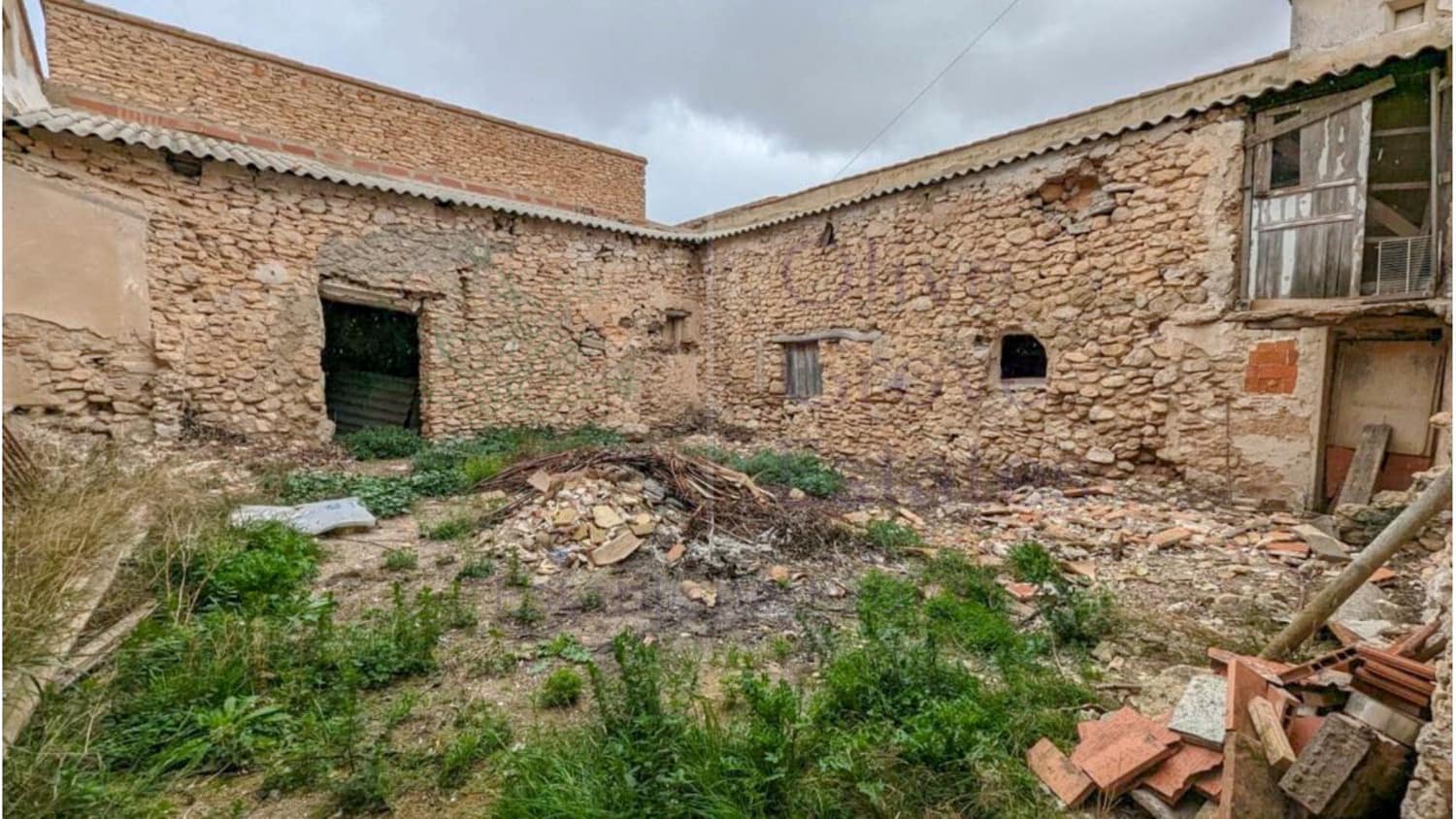 3 soverom Finca/Herregård til salgs i Villena - € 137 500 (Ref: 8868558)