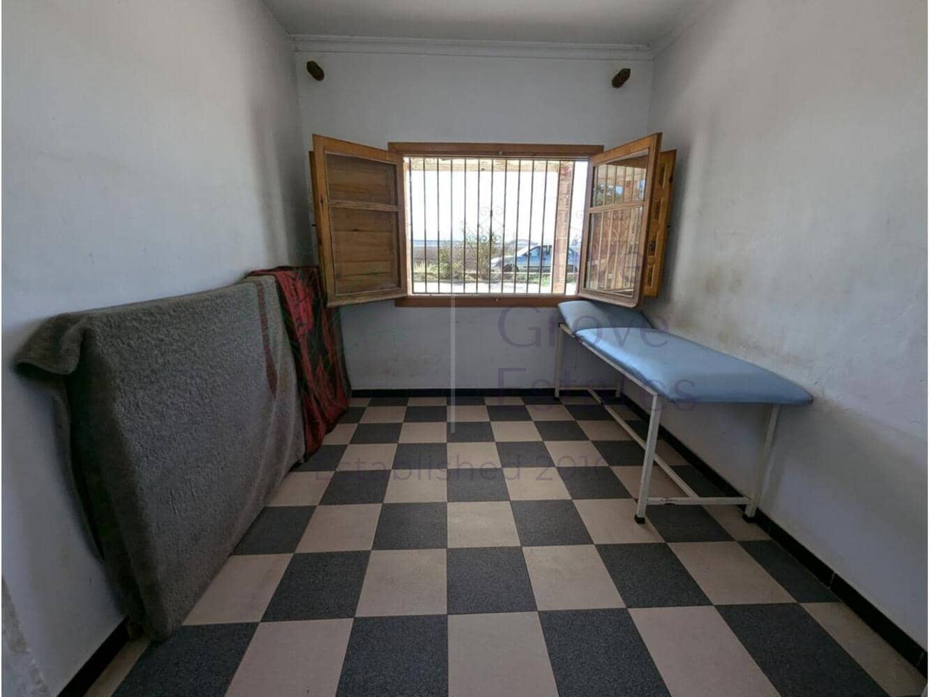 4 bedroom Finca/Country House for sale in Caudete - € 74,950 (Ref: 8914531)