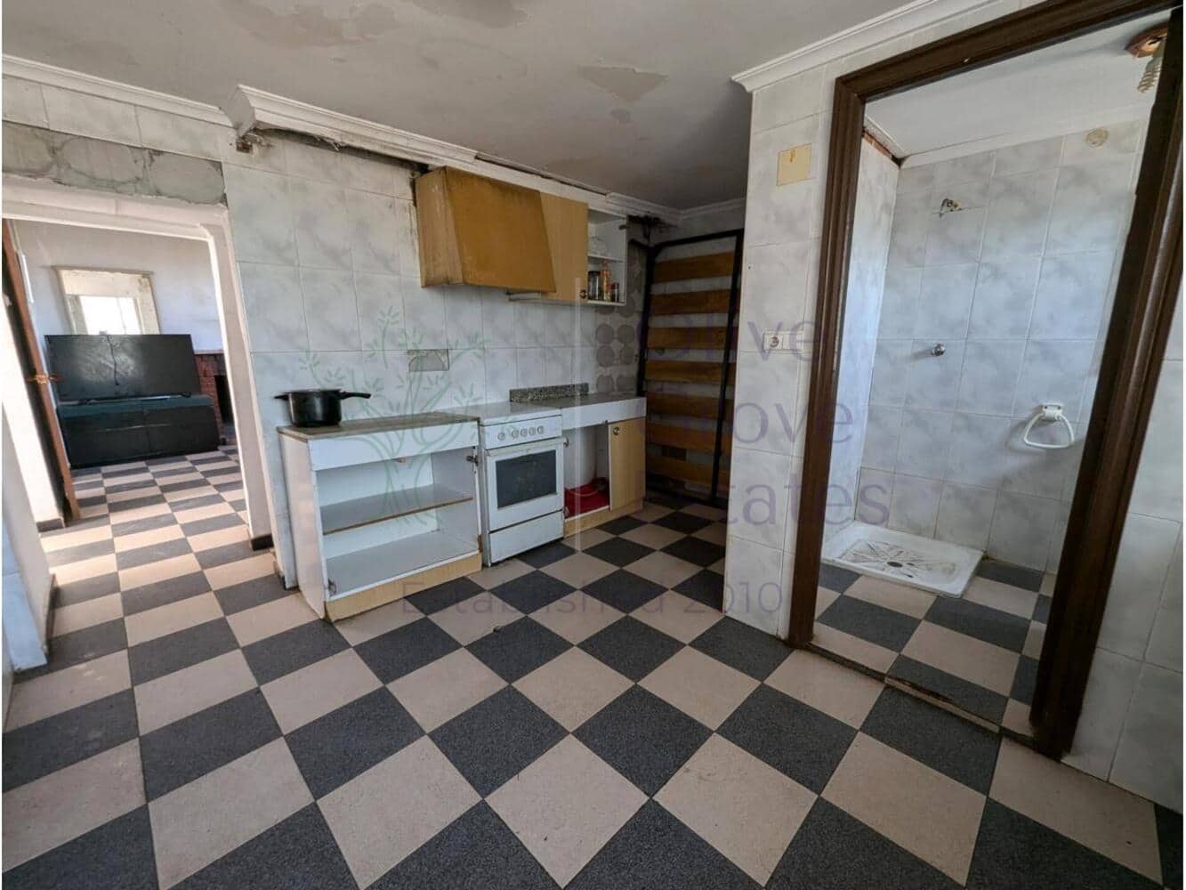 4 bedroom Finca/Country House for sale in Caudete - € 74,950 (Ref: 8914531)