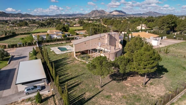 7 soveværelse Villa til salg i Yecla - € 419.950 (Ref: 8931001)