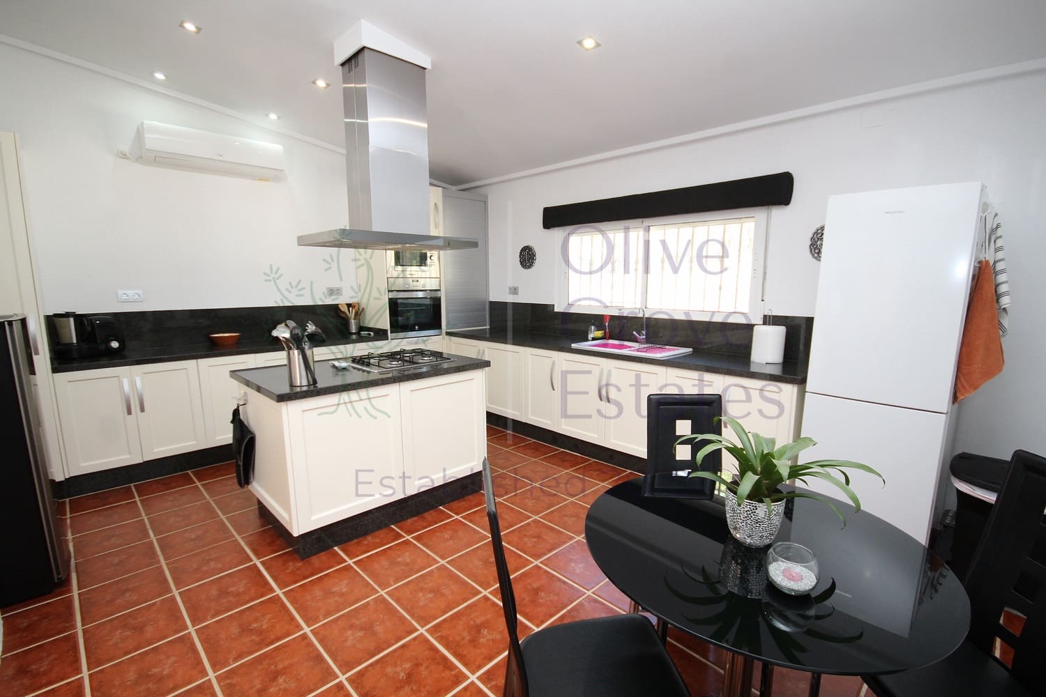 4 soveværelse Finca/Landehus til salg i Sax - € 315.000 (Ref: 9008293)